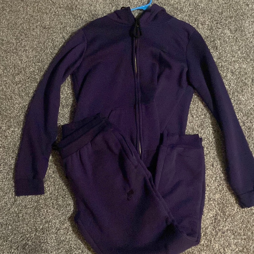 Nike sweatpants and zip up jacket set
